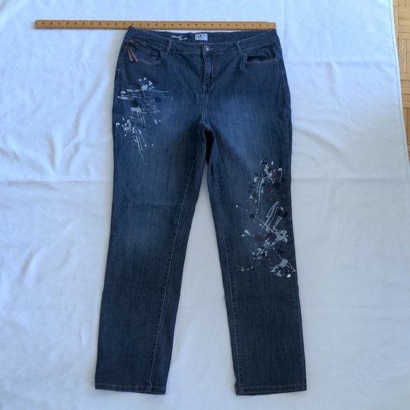 DC Jeans paint splatter dark blue, light fade in seat and front size 18 - Picture 1 of 8